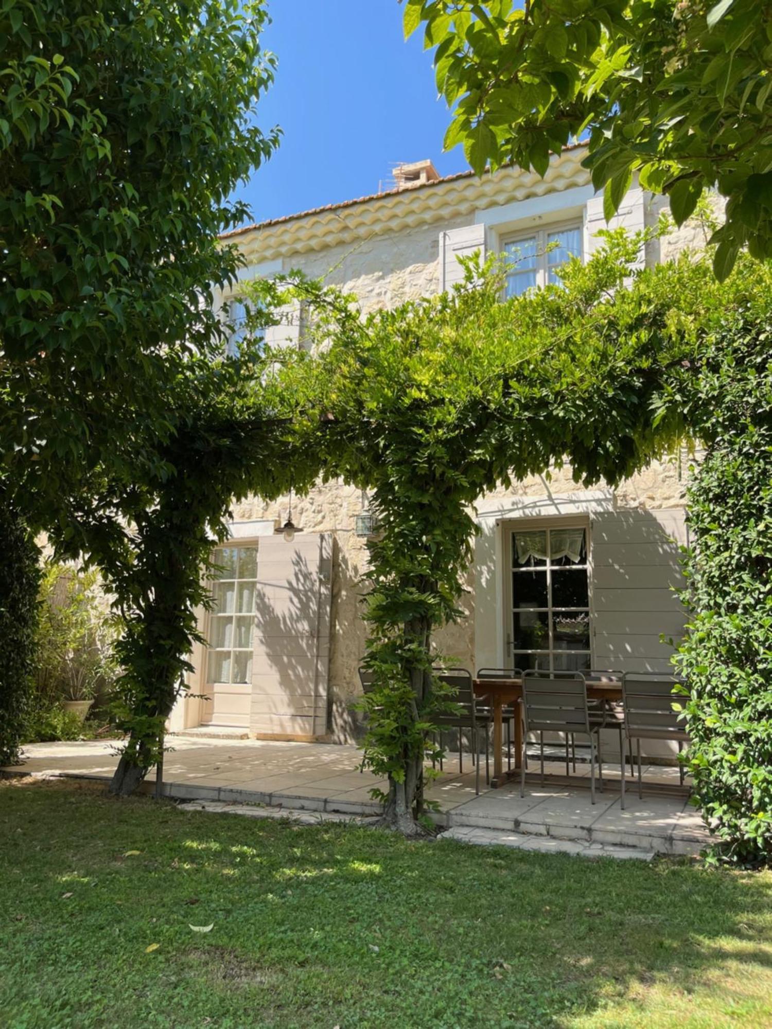 Du Chemin : Mas Typique Des Alpilles Paradou